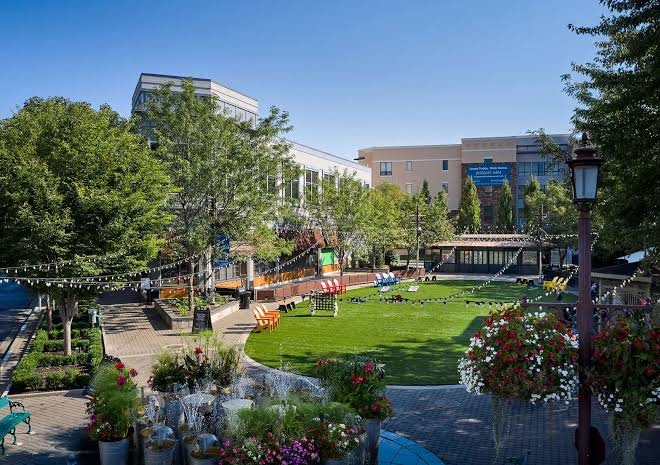 The lawn and shops at Park Place in Leawood, Kansas