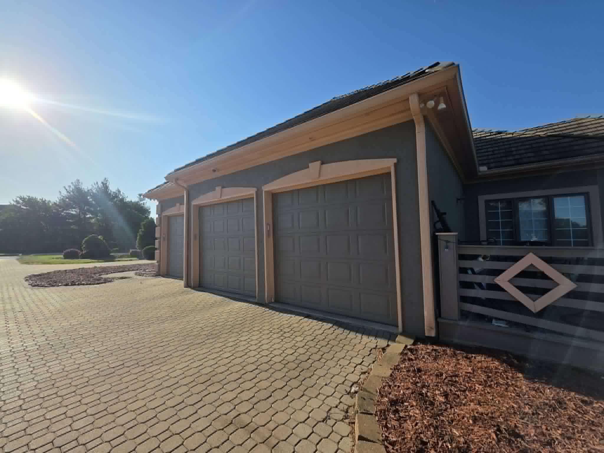 Garage wing with faded paint before repainting
